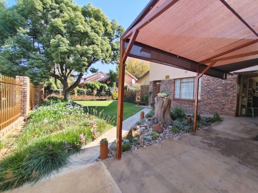 4 Bedroom Property for Sale in Jan Kempdorp Northern Cape